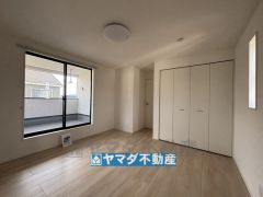2階洋室8.5帖のお部屋です。