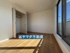 2階洋室6.5帖のお部屋です。