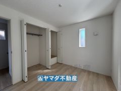 2階洋室5.2帖のお部屋です。