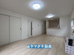 リビングの広さに加えて和室の入り口を開放すればさらに広々とした空間になります