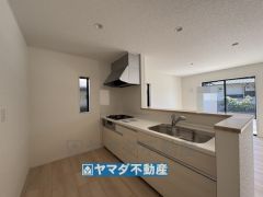 キッチンからご家族との会話ができますね。