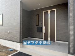 広々とした玄関横にはポストが設置
