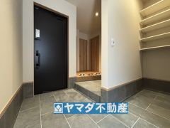 広々とした内玄関