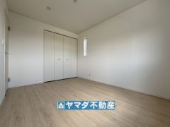 2階洋室6帖のお部屋です。