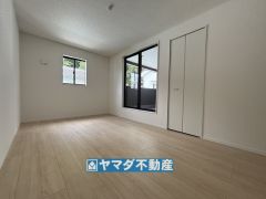2階洋室8.2帖のお部屋です。