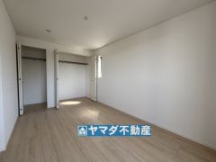 2階洋室8帖のお部屋です。