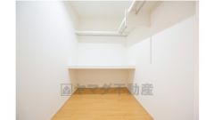 2階主寝室のウォークインクローゼット