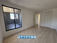 2階洋室7.5帖のお部屋です。