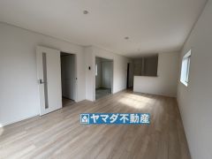 リビングの広さに加えて和室の入り口を開放すればさらに広々とした空間になります