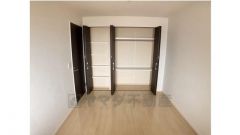 洋室6.4帖のお部屋です。