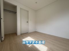 2階洋室のお部屋です。