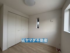 2階洋室5帖のお部屋です。