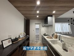 収納たっぷりなシステムキッチン