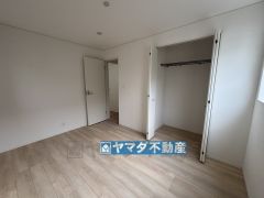 2階洋室6帖のお部屋です。