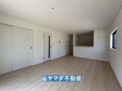 リビングの広さに加えて和室の入り口を開放すればさらに広々とした空間になります