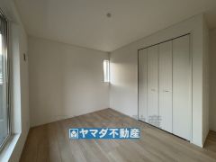 2階洋室のお部屋です