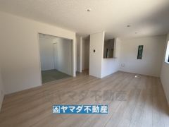 リビングの広さに加えて和室の入り口を開放すればさらに広々とした空間になります