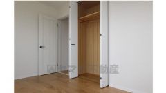 洋室5.5帖のお部屋です。