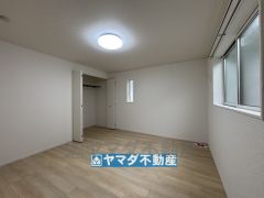 2階洋室9帖のお部屋です。