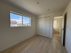 2階洋室6帖のお部屋です。