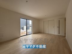 リビングの広さに加えて和室の入り口を開放すればさらに広々とした空間になります