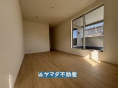2階洋室8.2帖のお部屋です。