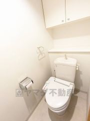 収納棚付きトイレ