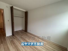 2階洋室のお部屋です