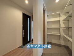 大容量のシューズボックスとシューズクロークがあります。