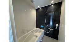 浴槽にはベンチスペースがあるので半身浴やお子様も座ることができ安心快適です