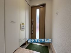 大容量のシューズボックスがあり、廊下には収納棚完備