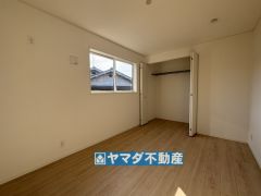2階洋室6.7帖のお部屋です。