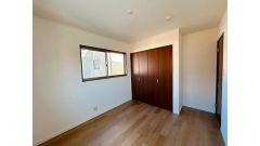 2階洋室5帖のお部屋です。