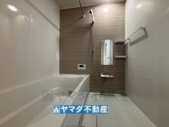 ゆったりとしたバスタブ