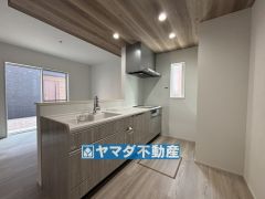 キッチンからご家族との会話ができますね。