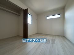 2階洋室のお部屋です。
