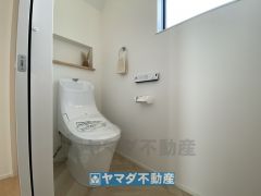 お掃除ラクラク節水の便器です。