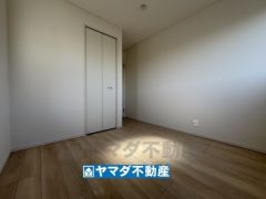 2階洋室5帖のお部屋です。