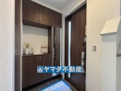 玄関にはシューズボックスとシューズクローク