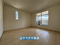 2階洋室8帖のお部屋です。