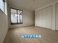 2階洋室7.5帖のお部屋です。