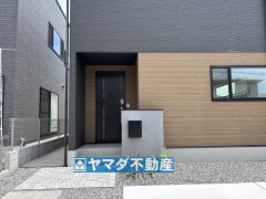 広々とした玄関ポーチ