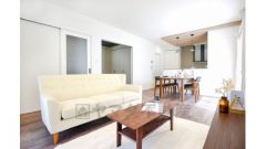 リビングの広さに加えて和室の入り口を開放すればさらに広々とした空間になります