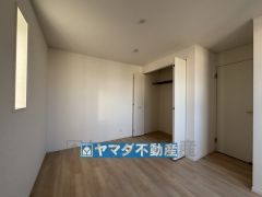 2階洋室6.5帖のお部屋です。