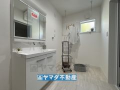 部屋干しもできるランドリールーム