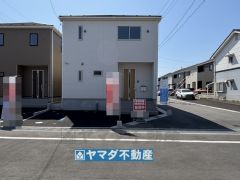 2号棟外壁材に施された親水コーティングは汚れが付きにくい効果を併せ持つ特徴があります。