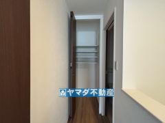 2階廊下にクローゼット収納