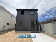 1号棟ケイミュー外壁は汚れが付きにくい効果を併せ持つ特徴があります。