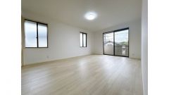 2階洋室10帖のお部屋です。