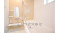 ゆったりとしたバスタブ